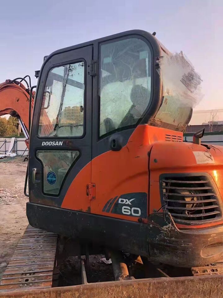 DOOSAN DX60 - Мини-экскаватор: фото 2 DOOSAN DX60 - Мини-экскаватор: фото 2