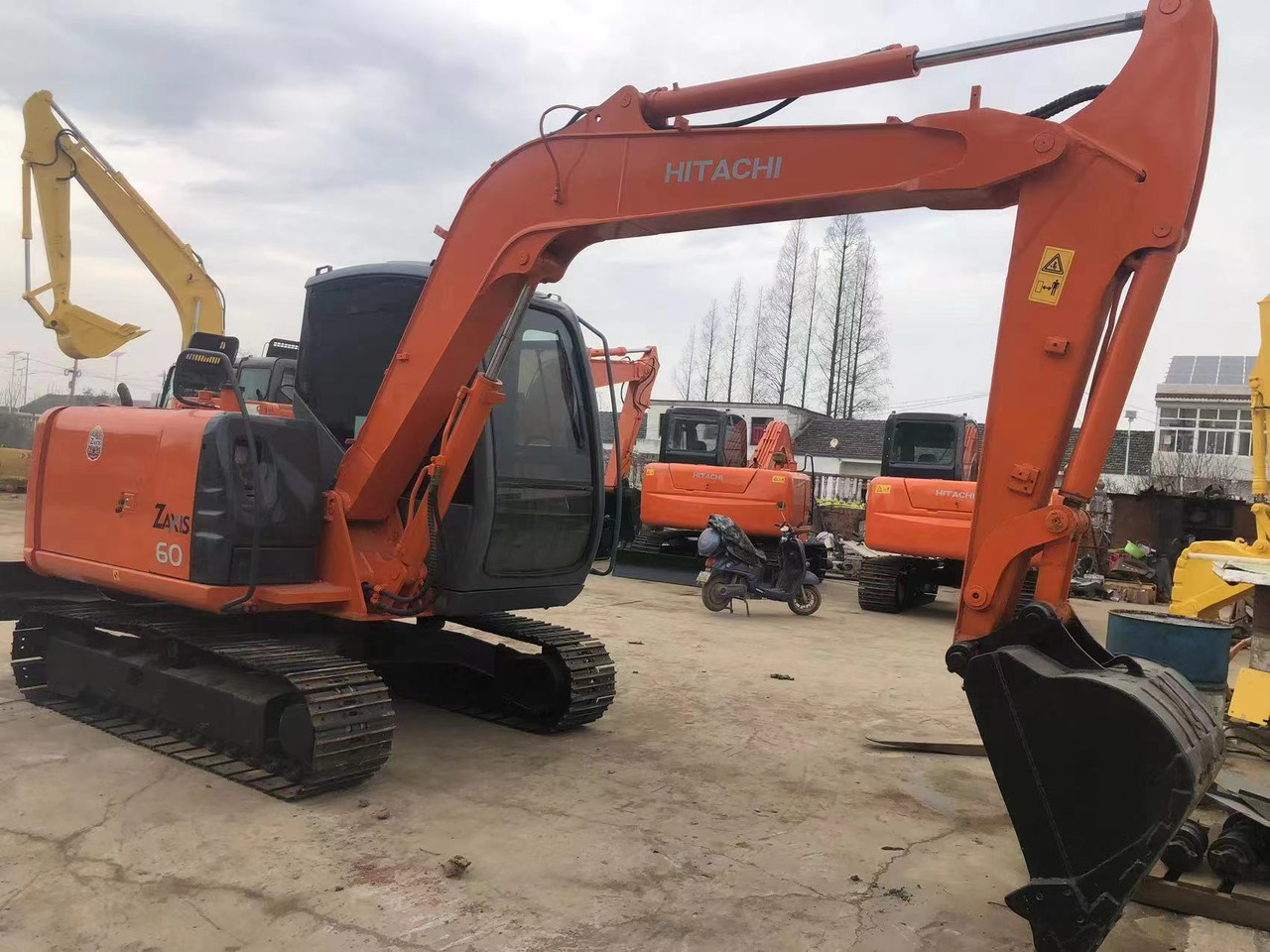 HITACHI ZX60 - Гусеничный экскаватор: фото 3 HITACHI ZX60 - Гусеничный экскаватор: фото 3