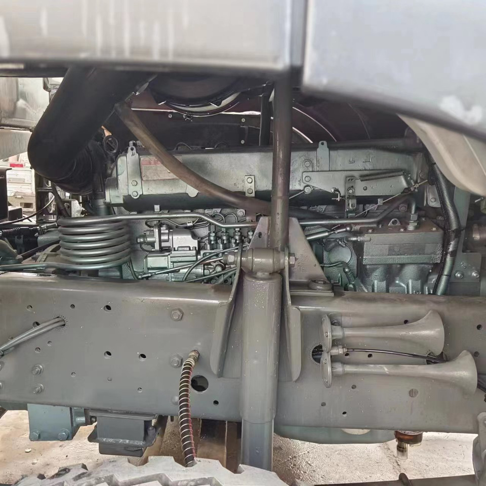 Самосвал для транспортировки цемента Howo dump truck: фото 6