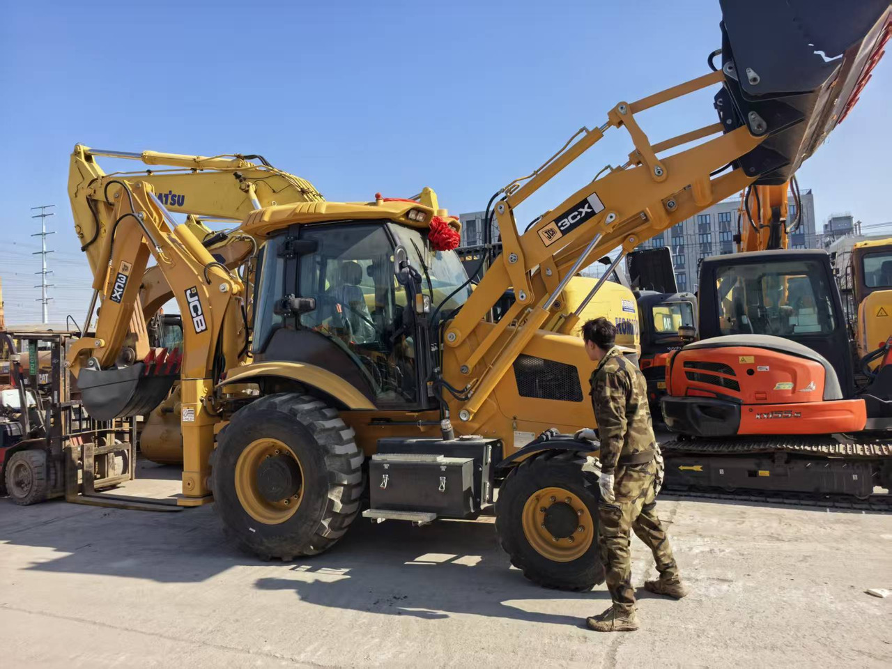 JCB 3CX - Экскаватор-погрузчик: фото 1 JCB 3CX - Экскаватор-погрузчик: фото 1