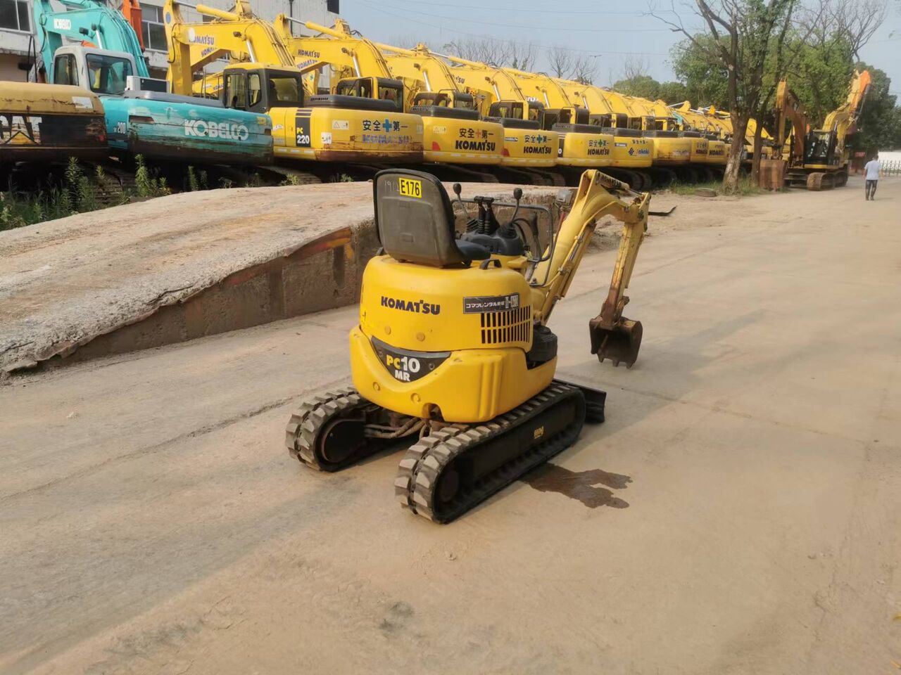 KOMATSU PC10MR - Мини-экскаватор: фото 3 KOMATSU PC10MR - Мини-экскаватор: фото 3