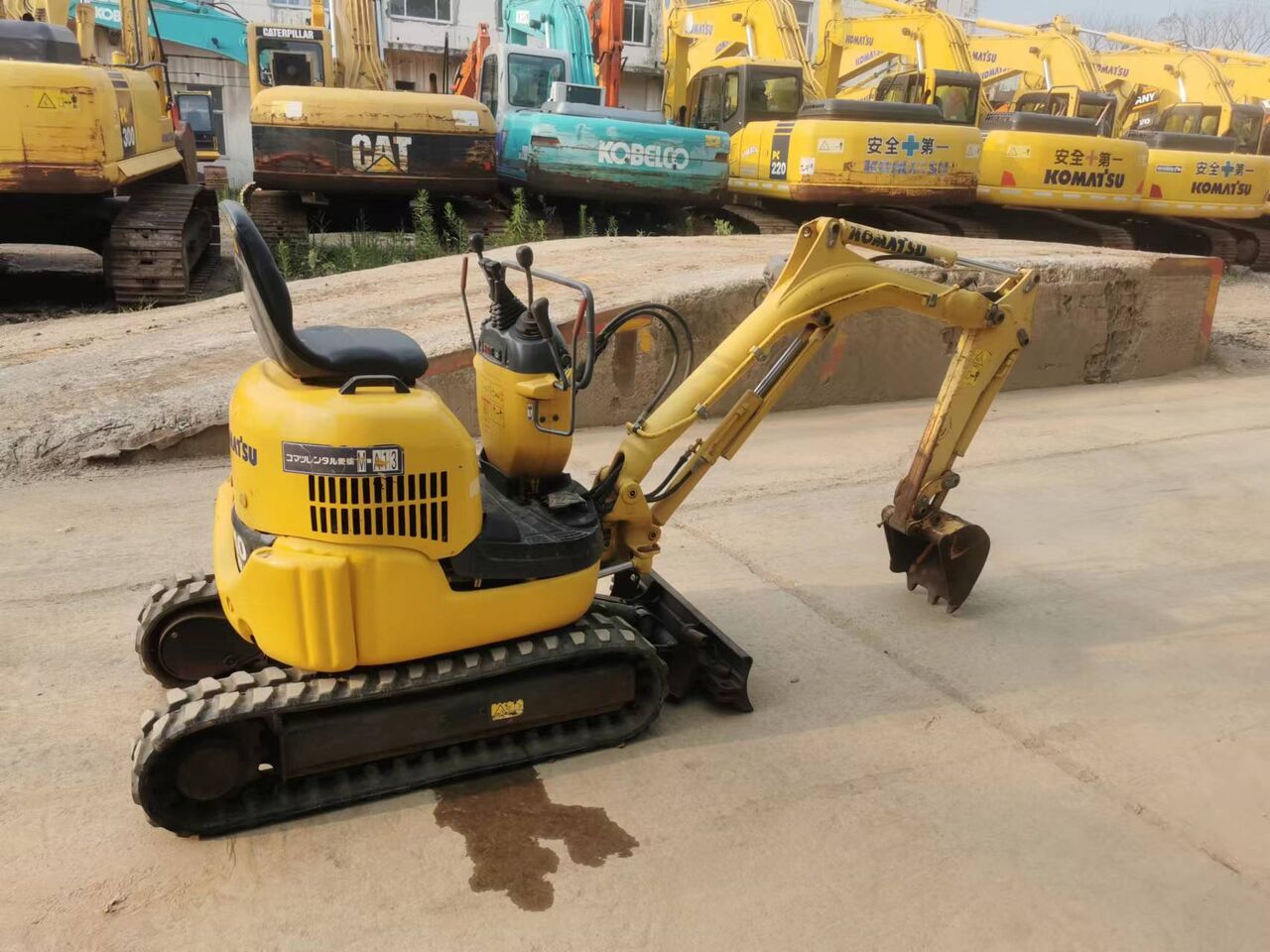 KOMATSU PC10MR - Мини-экскаватор: фото 1 KOMATSU PC10MR - Мини-экскаватор: фото 1
