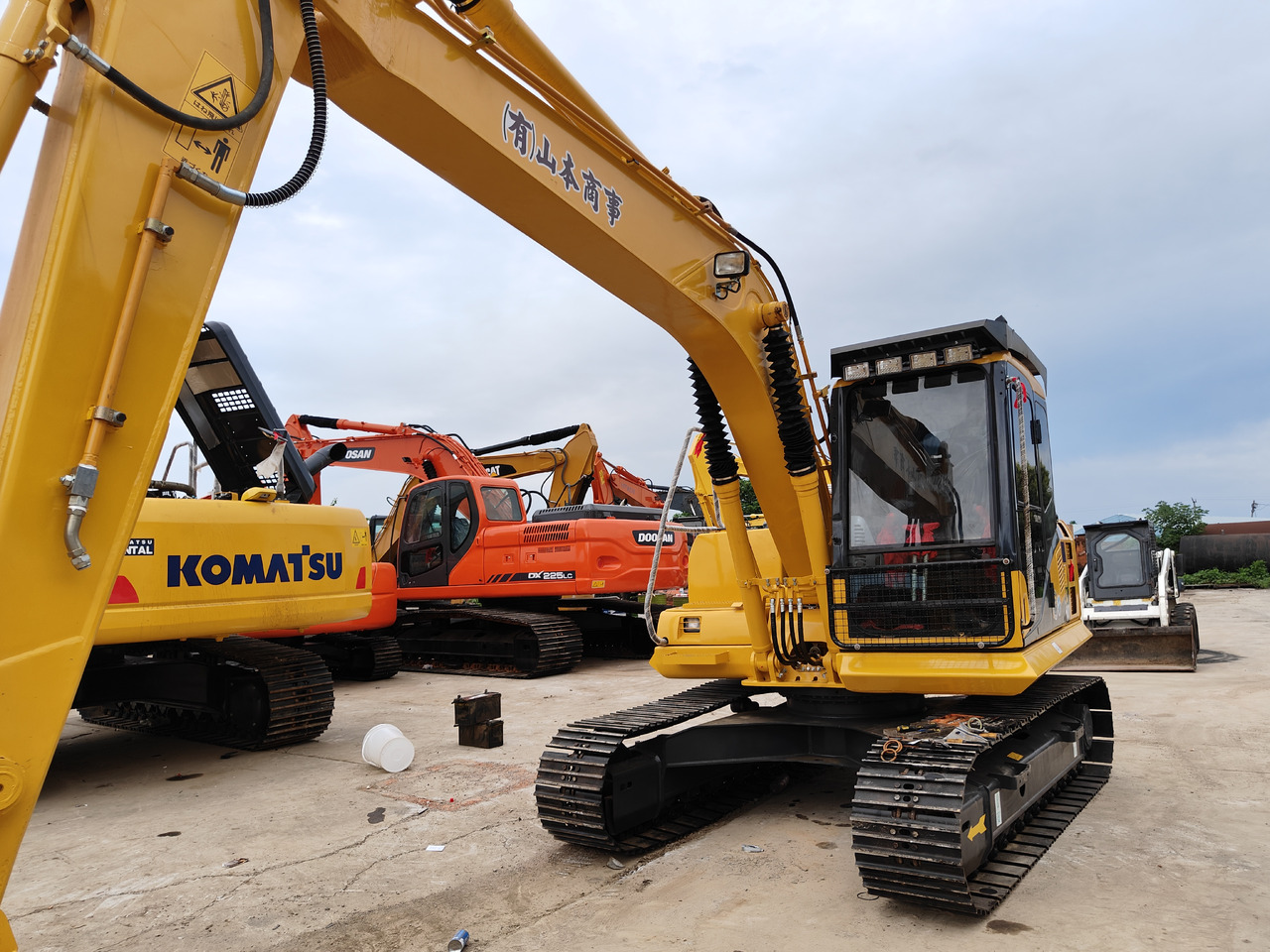 KOMATSU PC130-7 - Гусеничный экскаватор: фото 4 KOMATSU PC130-7 - Гусеничный экскаватор: фото 4