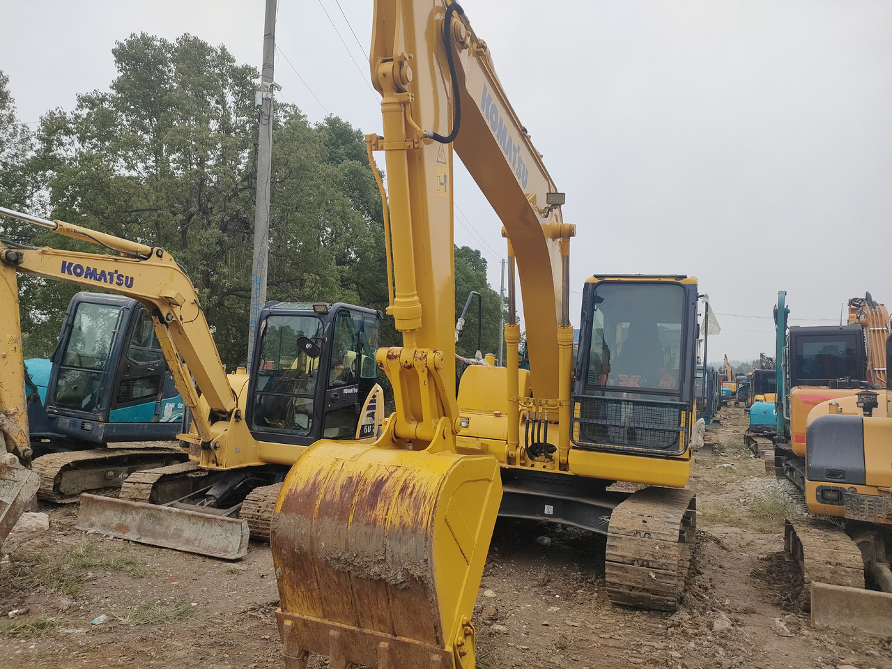 KOMATSU PC130-7 - Колёсный экскаватор: фото 3 KOMATSU PC130-7 - Колёсный экскаватор: фото 3