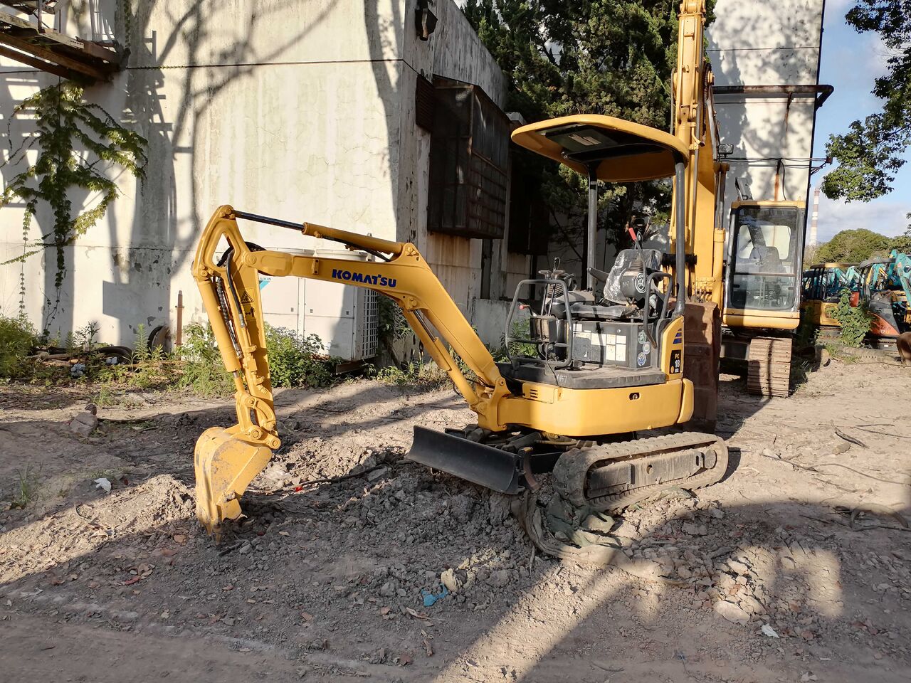 KOMATSU PC18MR-2 - Экскаватор: фото 1 KOMATSU PC18MR-2 - Экскаватор: фото 1