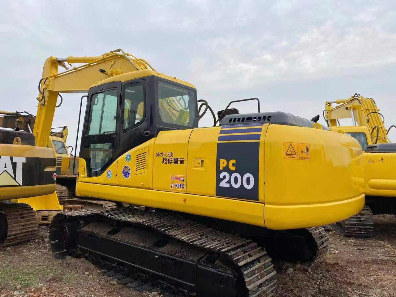 KOMATSU PC200-7 - Гусеничный экскаватор: фото 2 KOMATSU PC200-7 - Гусеничный экскаватор: фото 2