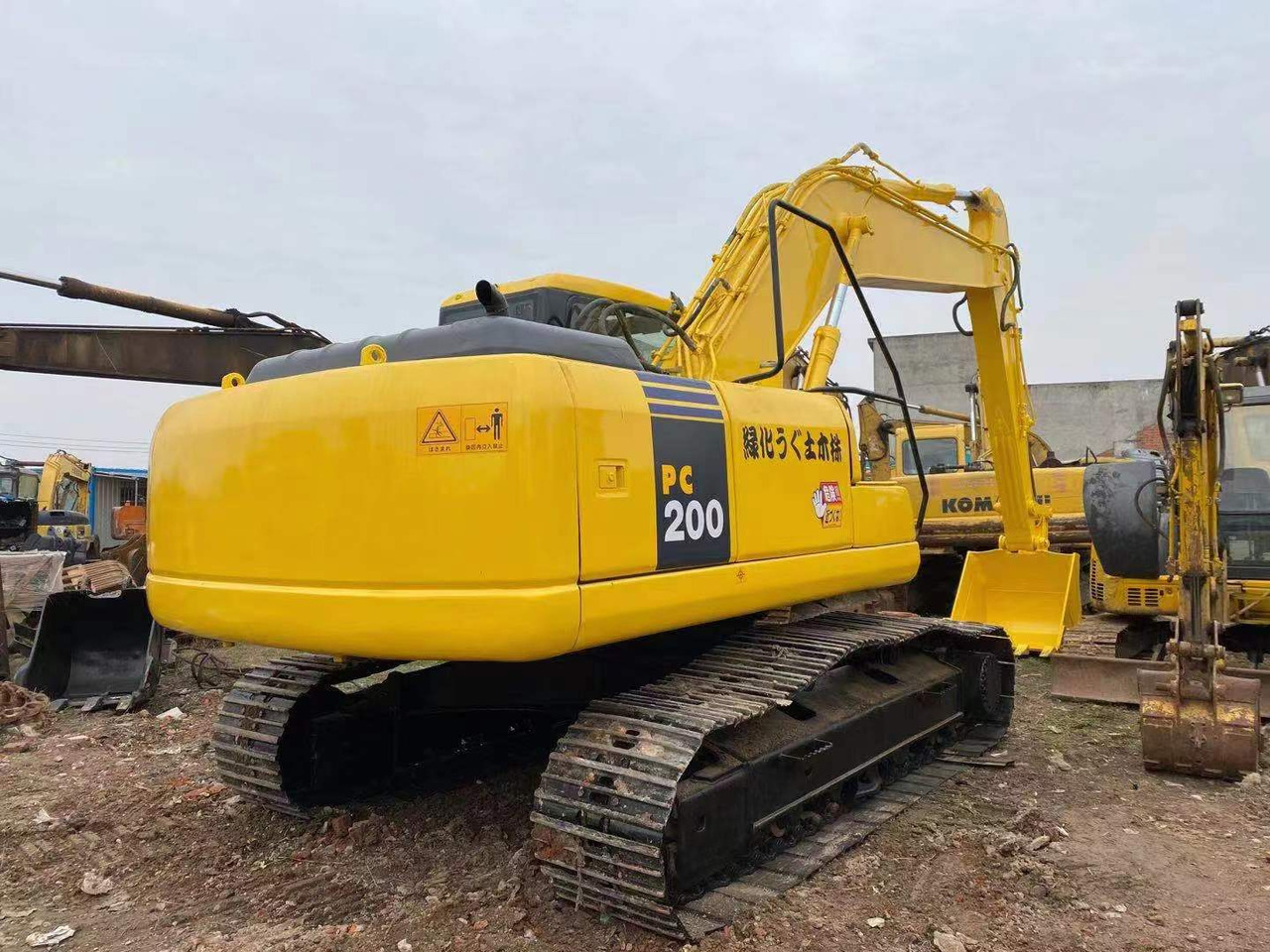 KOMATSU PC200-7 - Гусеничный экскаватор: фото 3 KOMATSU PC200-7 - Гусеничный экскаватор: фото 3