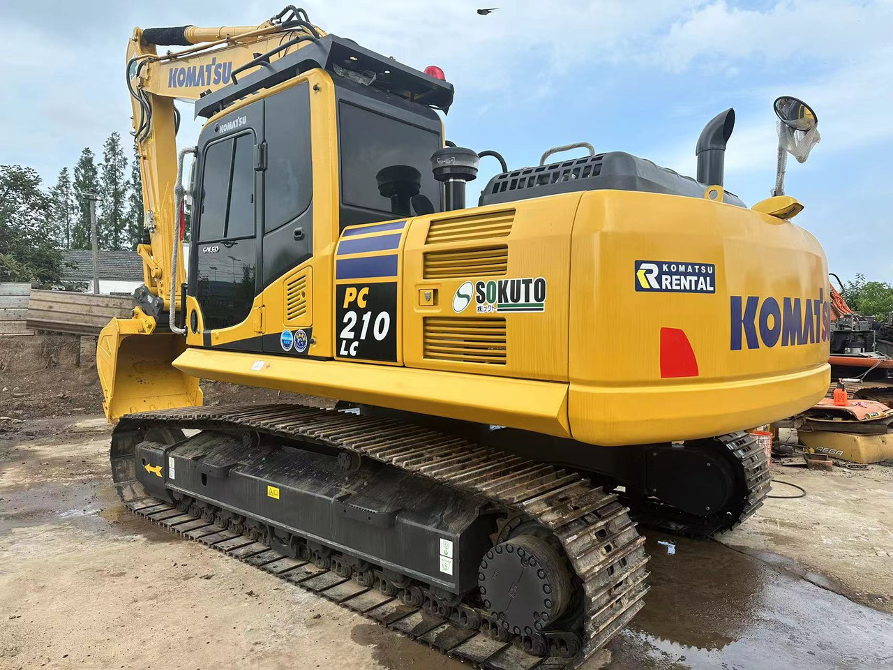 KOMATSU PC210-8 - Гусеничный экскаватор: фото 1 KOMATSU PC210-8 - Гусеничный экскаватор: фото 1
