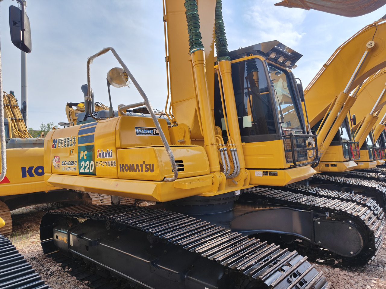 KOMATSU PC220-8 - Гусеничный экскаватор: фото 2 KOMATSU PC220-8 - Гусеничный экскаватор: фото 2