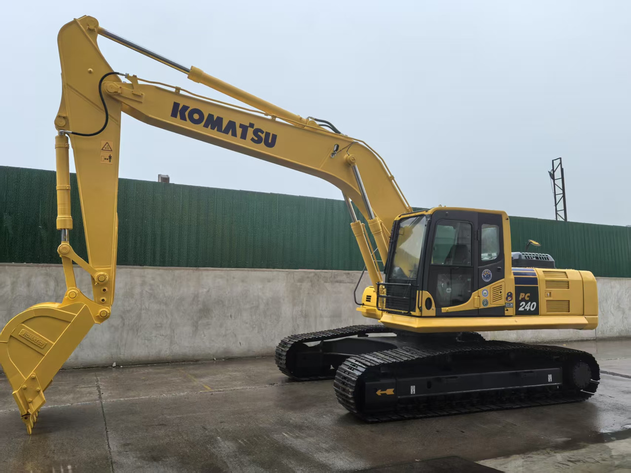 KOMATSU PC240LC-8M0 - Гусеничный экскаватор: фото 4 KOMATSU PC240LC-8M0 - Гусеничный экскаватор: фото 4