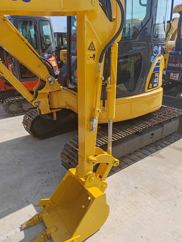 KOMATSU PC35 - Гусеничный экскаватор: фото 3 KOMATSU PC35 - Гусеничный экскаватор: фото 3