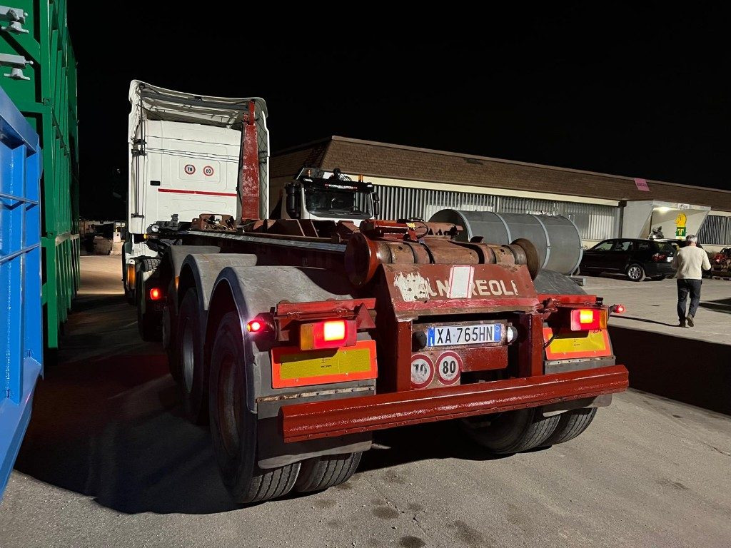 ANDREOLI SEMIRIMORCHIO ANDREOLI SCARRABILE - Прицеп мультилифт/ Бункеровоз: фото 3 ANDREOLI SEMIRIMORCHIO ANDREOLI SCARRABILE - Прицеп мультилифт/ Бункеровоз: фото 3
