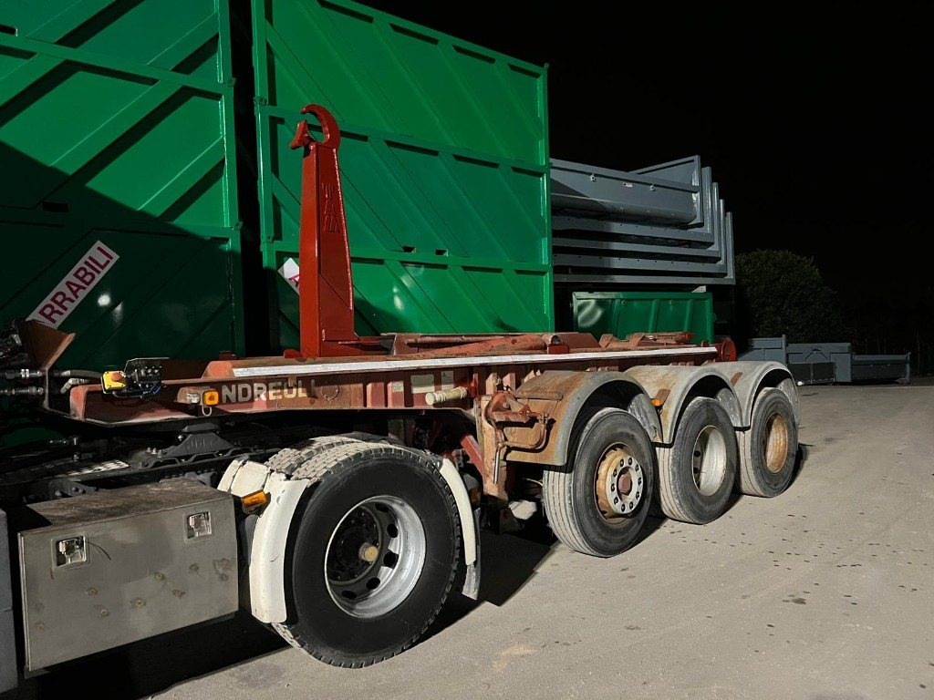 ANDREOLI SEMIRIMORCHIO ANDREOLI SCARRABILE - Прицеп мультилифт/ Бункеровоз: фото 1 ANDREOLI SEMIRIMORCHIO ANDREOLI SCARRABILE - Прицеп мультилифт/ Бункеровоз: фото 1