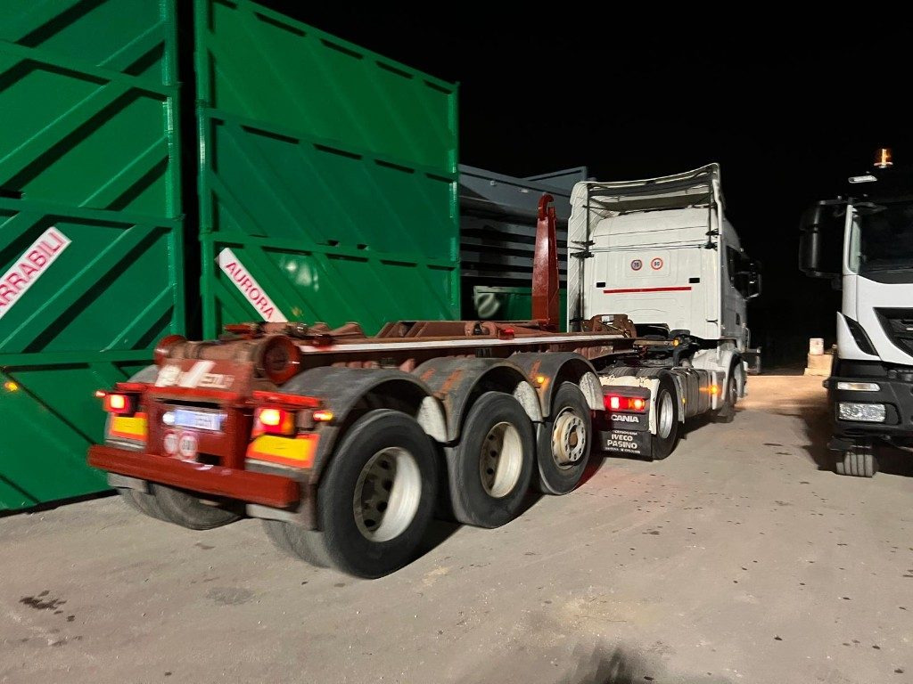 ANDREOLI SEMIRIMORCHIO ANDREOLI SCARRABILE - Прицеп мультилифт/ Бункеровоз: фото 5 ANDREOLI SEMIRIMORCHIO ANDREOLI SCARRABILE - Прицеп мультилифт/ Бункеровоз: фото 5