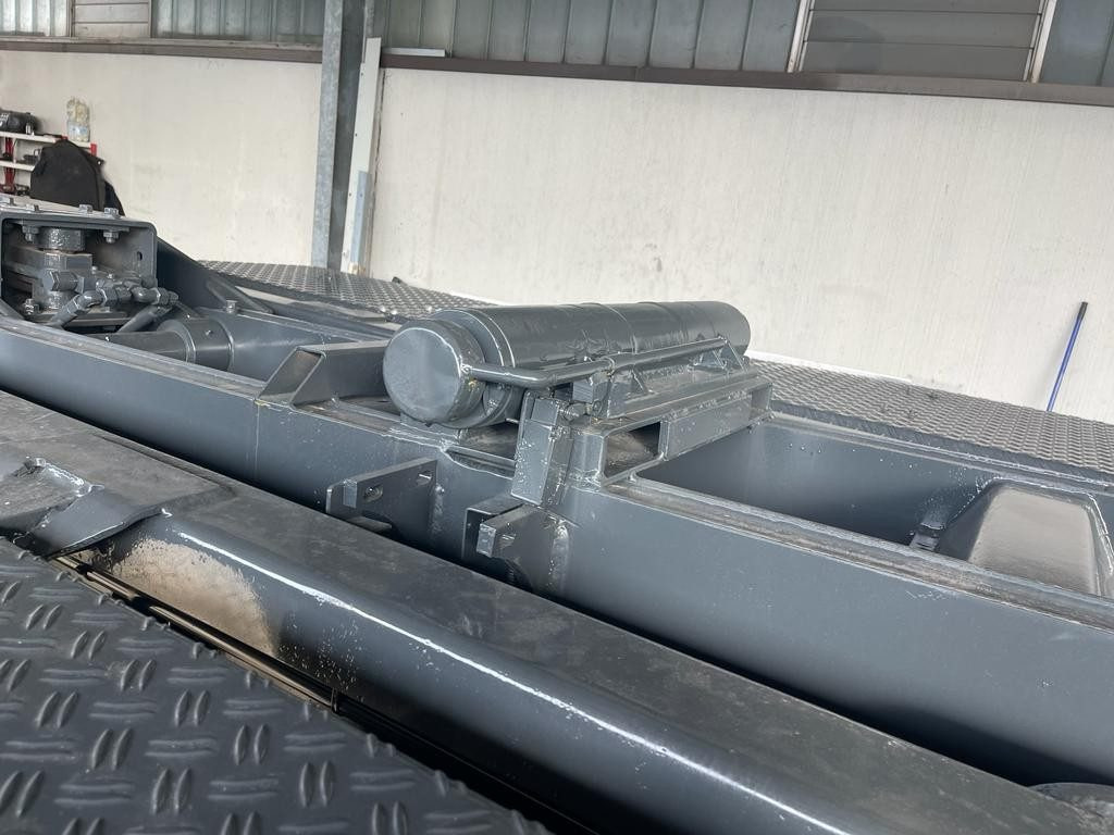 BLOCCAGGIO POSTERIORE INTERNO CON 2 PISTONI - Рама/ Шасси для Грузовиков: фото 2 BLOCCAGGIO POSTERIORE INTERNO CON 2 PISTONI - Рама/ Шасси для Грузовиков: фото 2