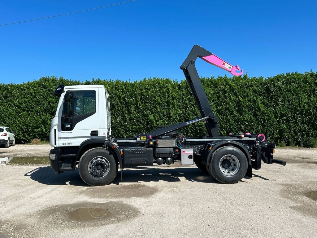IVECO EUROCARGO 180E32K NUOVO SCARRABILE - Крюковой мультилифт: фото 3 IVECO EUROCARGO 180E32K NUOVO SCARRABILE - Крюковой мультилифт: фото 3