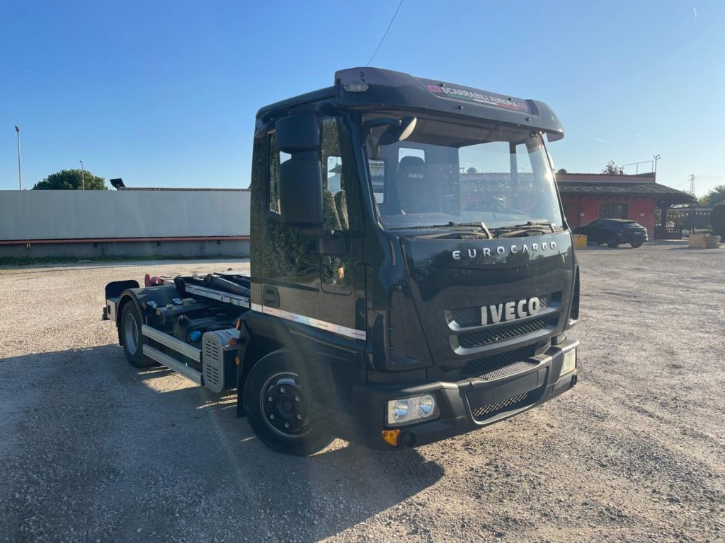IVECO EUROCARGO 75E18 CON SCARRABILE NUOVO - Крюковой мультилифт: фото 1 IVECO EUROCARGO 75E18 CON SCARRABILE NUOVO - Крюковой мультилифт: фото 1