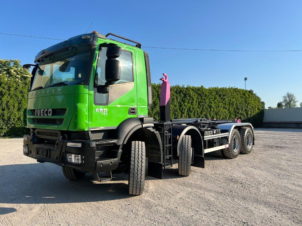 IVECO TRAKKER 450 SCARRABILE - Крюковой мультилифт: фото 1 IVECO TRAKKER 450 SCARRABILE - Крюковой мультилифт: фото 1