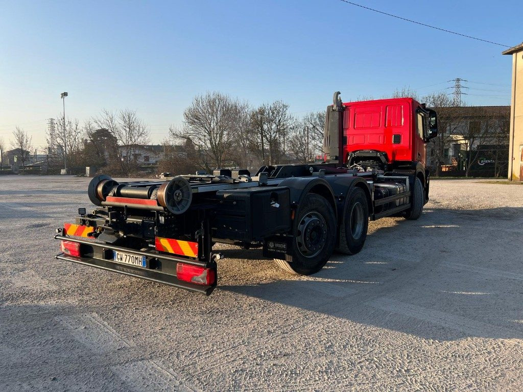 IVECO X-WAY AD260 NUOVO TARGATO SCARRABILE - Крюковой мультилифт: фото 4 IVECO X-WAY AD260 NUOVO TARGATO SCARRABILE - Крюковой мультилифт: фото 4