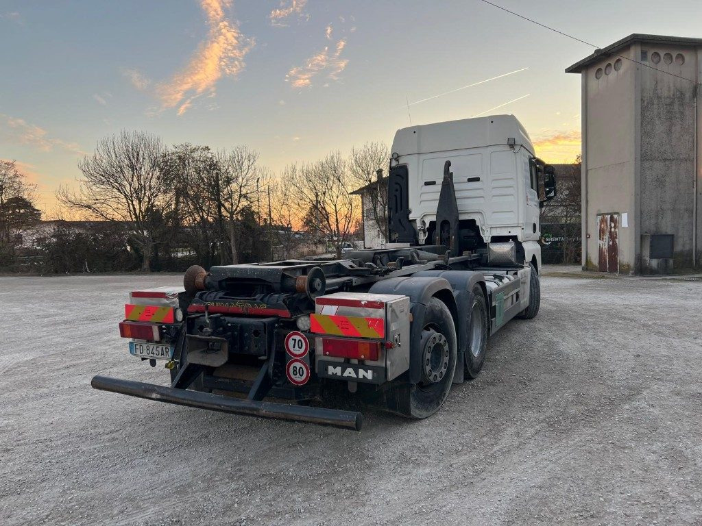 MAN TGX 26.480 USATO SCARRABILE - Крюковой мультилифт: фото 4 MAN TGX 26.480 USATO SCARRABILE - Крюковой мультилифт: фото 4