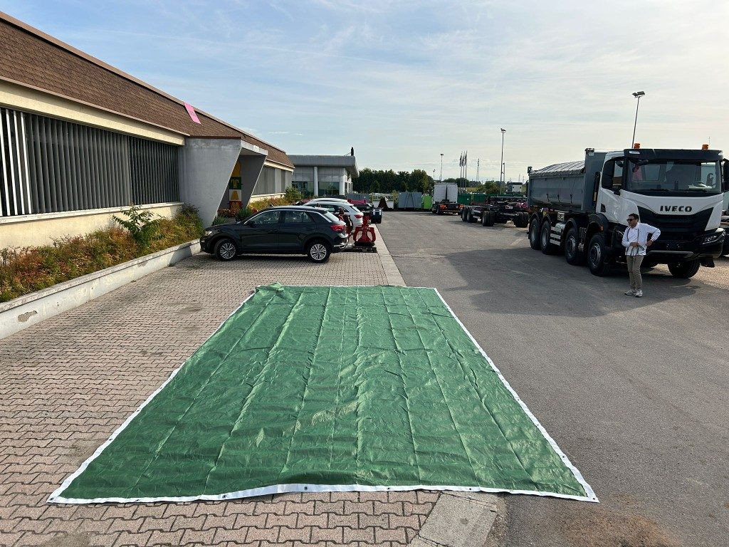 RETE ANTIGRANDINE NUOVA PER COPERTURA CONTAINERS - Инструмент/ Оборудование: фото 1 RETE ANTIGRANDINE NUOVA PER COPERTURA CONTAINERS - Инструмент/ Оборудование: фото 1