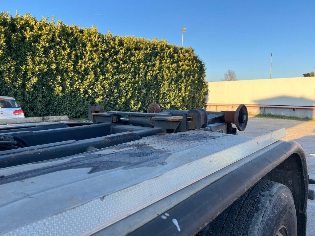 Крюковой мультилифт SCANIA CV R124 SCARRABILE CON GRU E POLIPO: фото 12 Крюковой мультилифт SCANIA CV R124 SCARRABILE CON GRU E POLIPO: фото 12