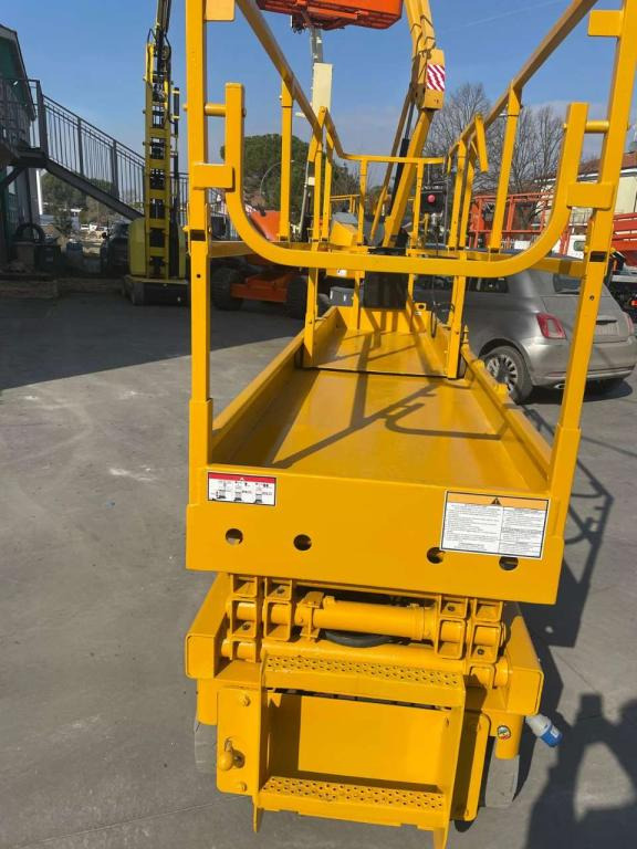 Haulotte COMPACT 8 - Ножничный подъемник: фото 3 Haulotte COMPACT 8 - Ножничный подъемник: фото 3