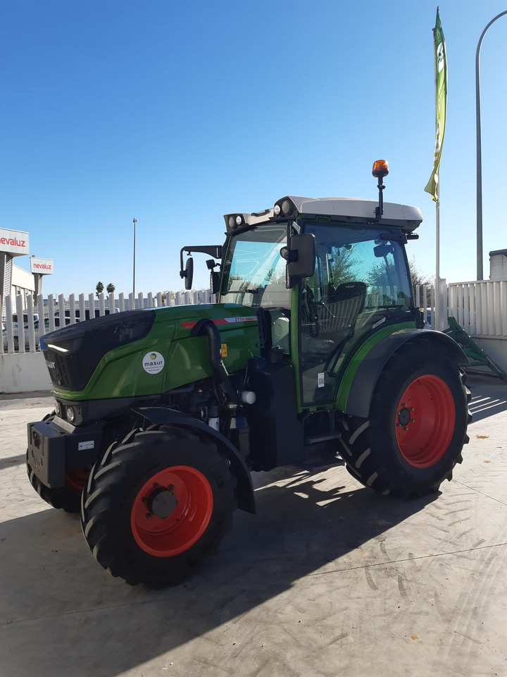 Fendt 211P - Трактор: фото 2 Fendt 211P - Трактор: фото 2