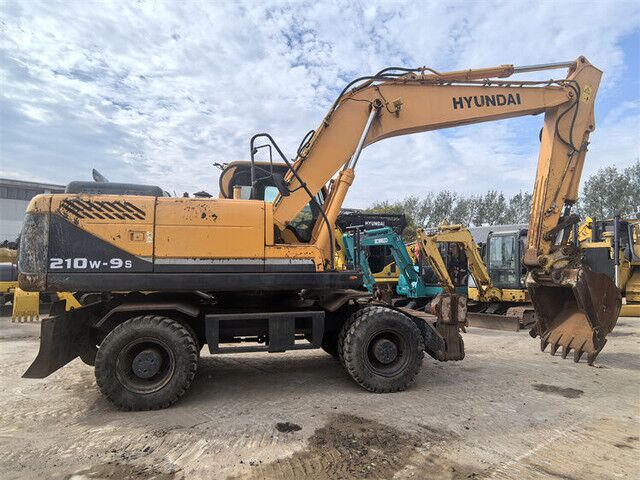 Hyundai R210W-9S - Колёсный экскаватор: фото 1 Hyundai R210W-9S - Колёсный экскаватор: фото 1