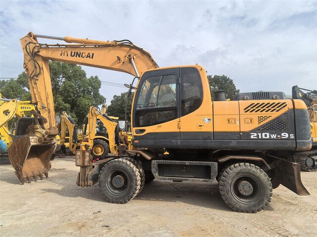 Hyundai R210W-9S - Колёсный экскаватор: фото 2 Hyundai R210W-9S - Колёсный экскаватор: фото 2