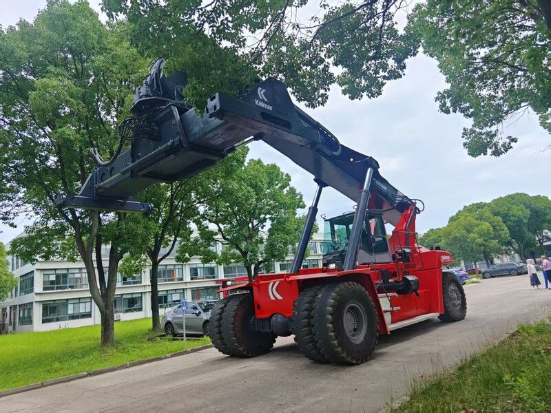 Kalmar DRF450 - Ричстакер: фото 4 Kalmar DRF450 - Ричстакер: фото 4