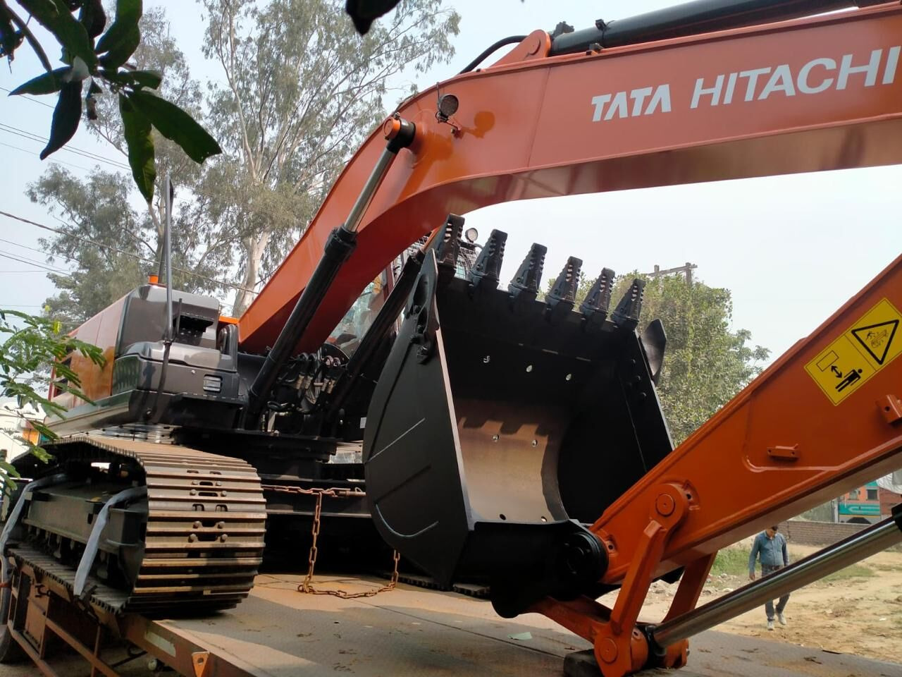 New Hitachi ZX220 LC tracked excavator - Гусеничный экскаватор: фото 1 New Hitachi ZX220 LC tracked excavator - Гусеничный экскаватор: фото 1