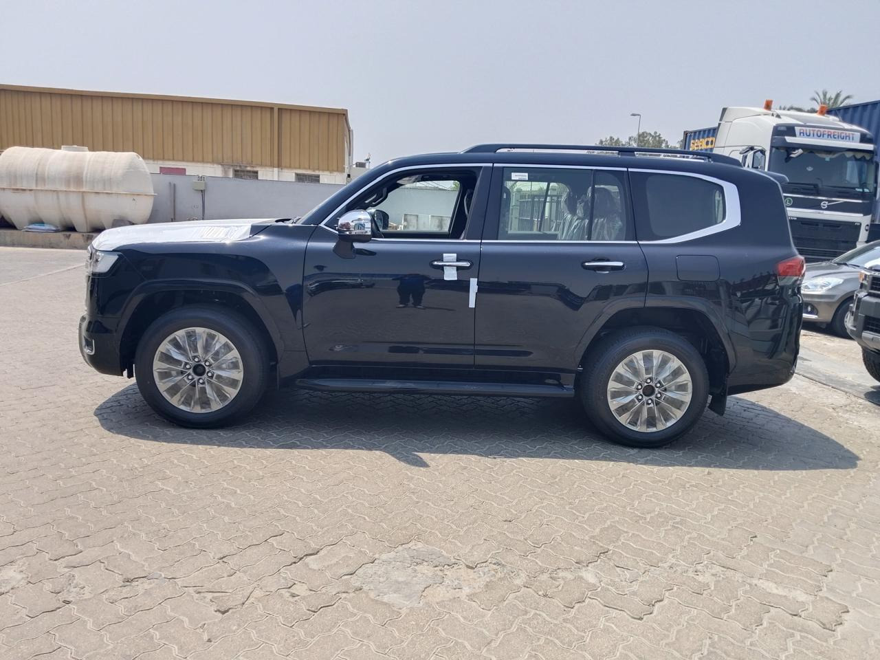 Toyota Land Cruiser VXR - Легковой автомобиль: фото 1 Toyota Land Cruiser VXR - Легковой автомобиль: фото 1