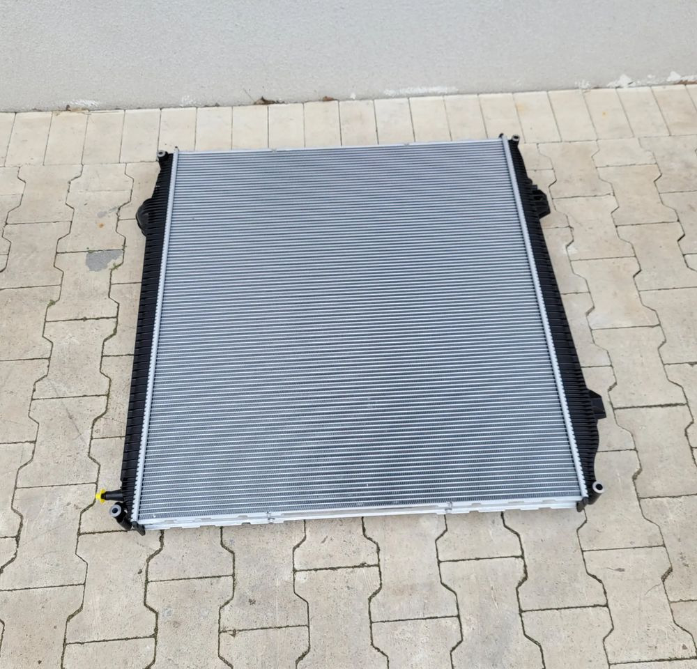 CHŁODNICA WODY MAN TGS E6 81.06101-6787 NOWY ORYGINAŁ - Радиатор для Грузовиков: фото 2 CHŁODNICA WODY MAN TGS E6 81.06101-6787 NOWY ORYGINAŁ - Радиатор для Грузовиков: фото 2