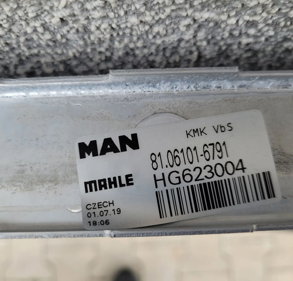 CHŁODNICA WODY MAN TGS E6 81.06101-6791 NOWY ORYGINAŁ - Радиатор для Грузовиков: фото 3 CHŁODNICA WODY MAN TGS E6 81.06101-6791 NOWY ORYGINAŁ - Радиатор для Грузовиков: фото 3