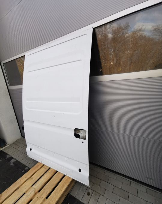 DRZWI PRZESUWNE IVECO DAILY PRAWE - Дверь и запчасти для Грузовиков: фото 2 DRZWI PRZESUWNE IVECO DAILY PRAWE - Дверь и запчасти для Грузовиков: фото 2