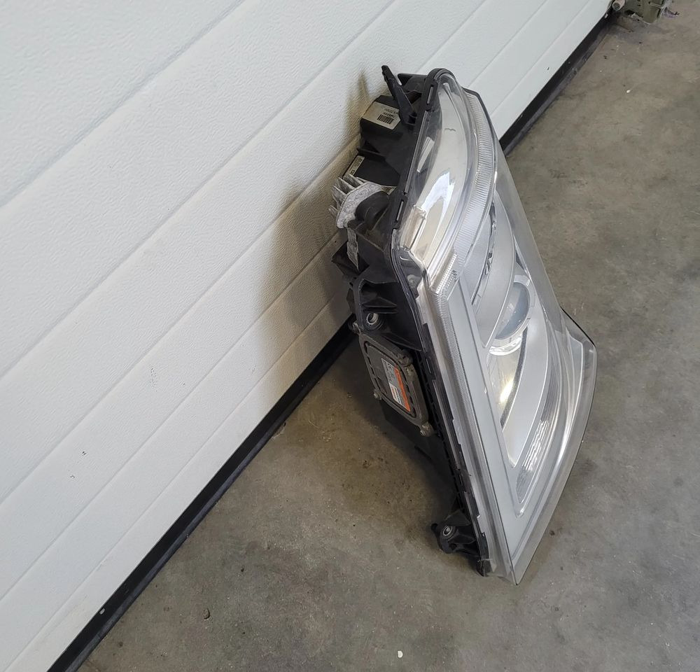 LAMPA BI XENON VOLVO FH4 22239247 - Свет/ Освещение для Грузовиков: фото 3 LAMPA BI XENON VOLVO FH4 22239247 - Свет/ Освещение для Грузовиков: фото 3