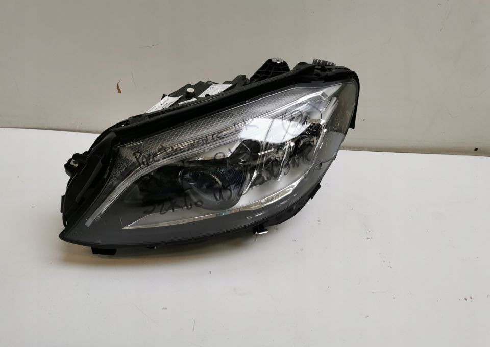 Lampa Mercedes c klasa - Свет/ Освещение для Грузовиков: фото 1 Lampa Mercedes c klasa - Свет/ Освещение для Грузовиков: фото 1