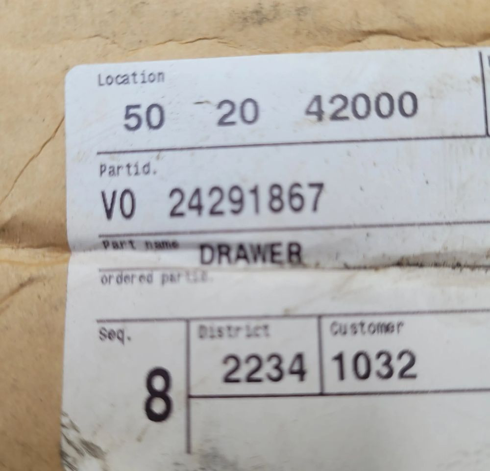 SCHOWEK VOLVO FH4 24291867 ORYGINAŁ CHWALIM116 - Кабина и интерьер для Грузовиков: фото 4 SCHOWEK VOLVO FH4 24291867 ORYGINAŁ CHWALIM116 - Кабина и интерьер для Грузовиков: фото 4