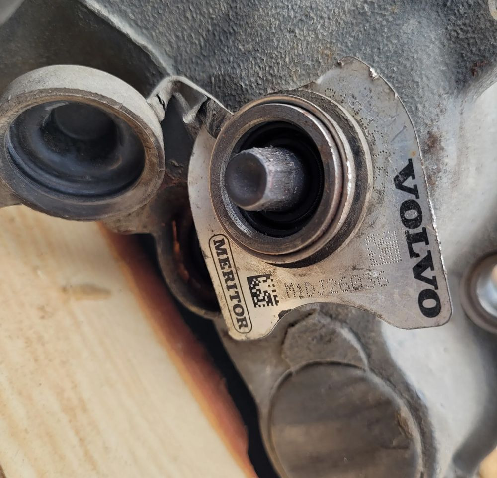 ZACISK MERITOR VOLVO FH4 ORYGINAŁ CENA ZA 1SZT CHWALIM116 - Тормозной суппорт для Грузовиков: фото 3 ZACISK MERITOR VOLVO FH4 ORYGINAŁ CENA ZA 1SZT CHWALIM116 - Тормозной суппорт для Грузовиков: фото 3