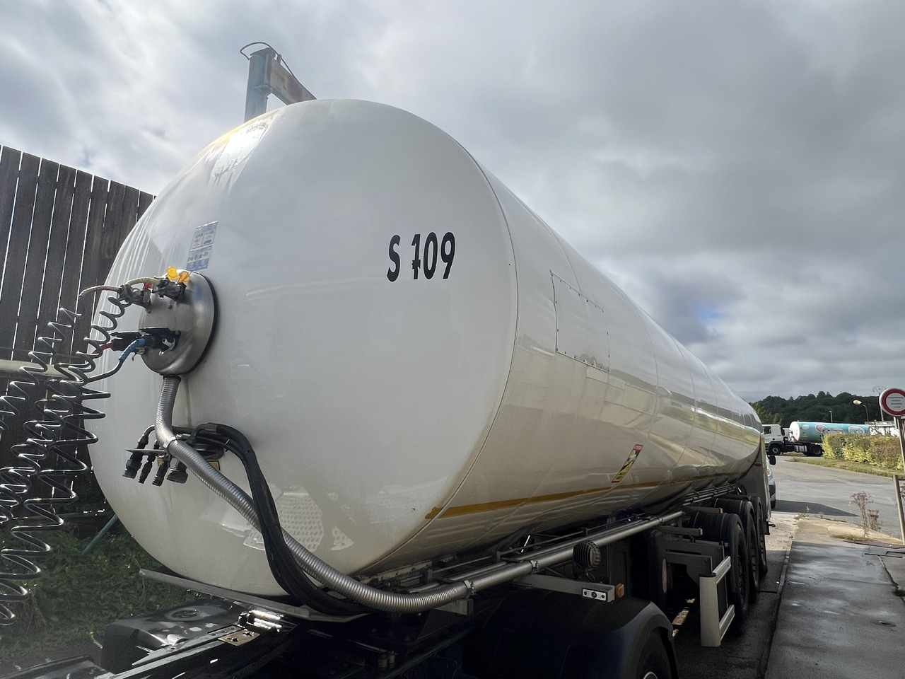 Maisonneue - Полуприцеп-цистерна: фото 2 Maisonneue - Полуприцеп-цистерна: фото 2