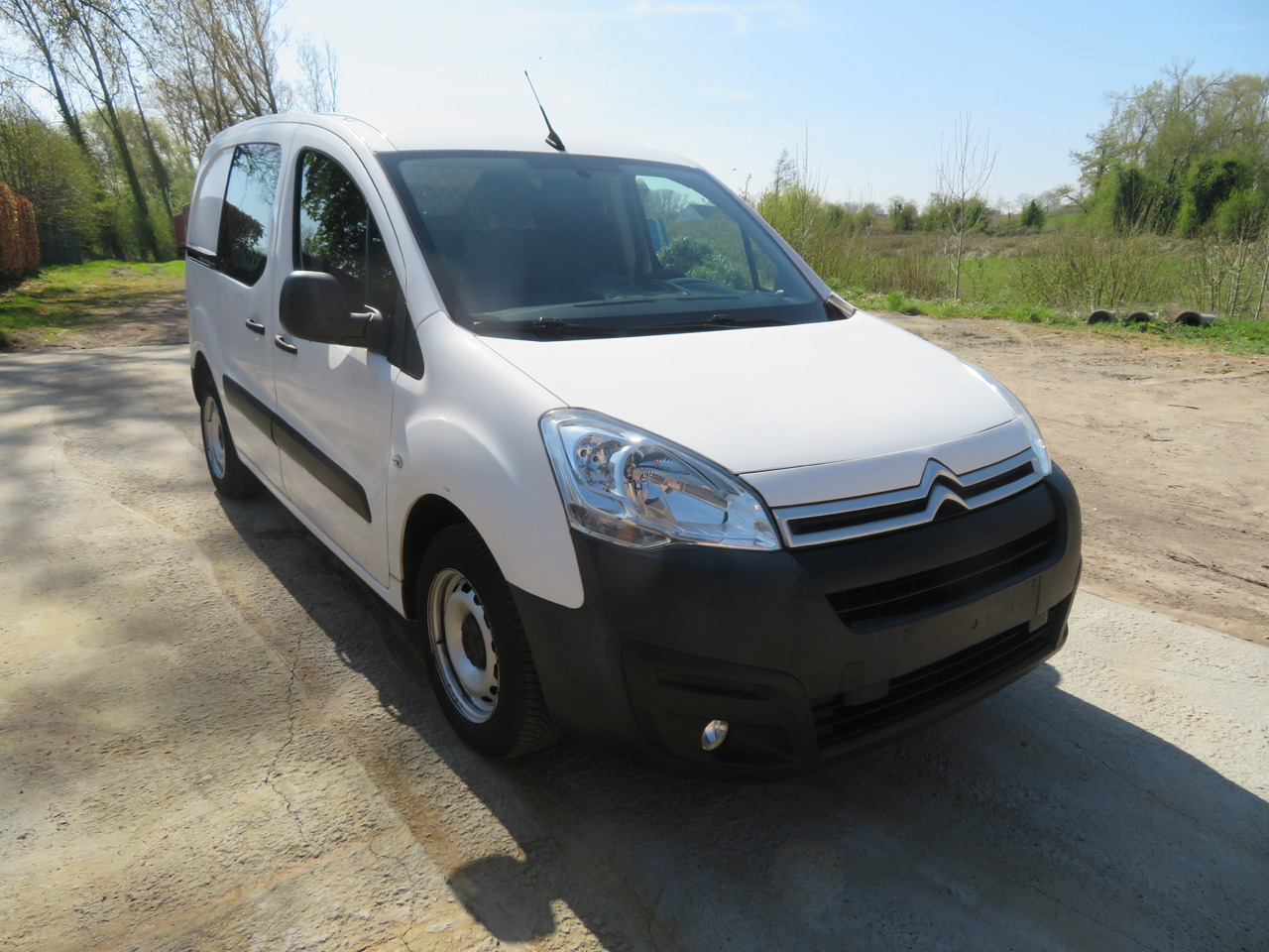CITROËN Berlingo 1.6 BlueHDi CLUB - Цельнометаллический фургон: фото 1 CITROËN Berlingo 1.6 BlueHDi CLUB - Цельнометаллический фургон: фото 1