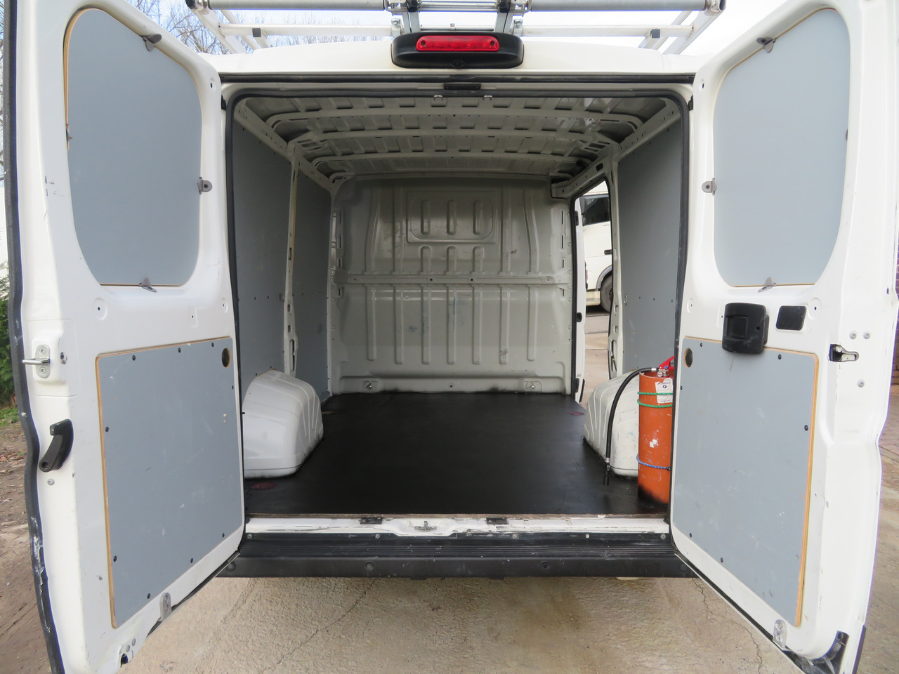 Цельнометаллический фургон Citroën Jumper 2.2 BlueHDi - L1H1: фото 10 Цельнометаллический фургон Citroën Jumper 2.2 BlueHDi - L1H1: фото 10