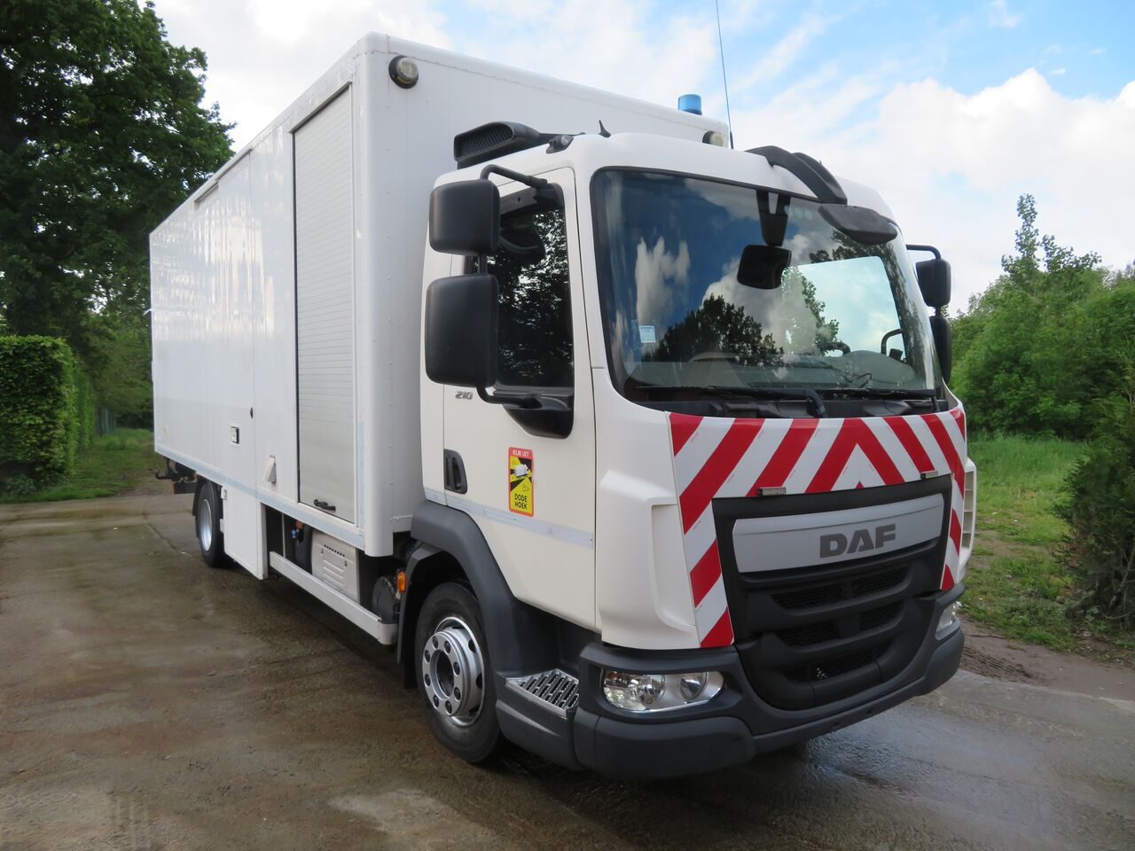 DAF LF210FA - Грузовик с закрытым кузовом: фото 1 DAF LF210FA - Грузовик с закрытым кузовом: фото 1