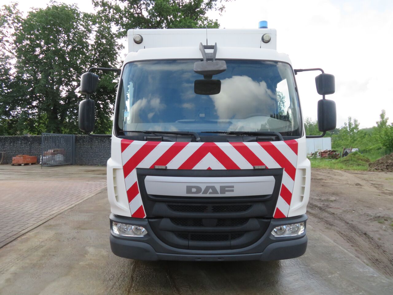 DAF LF210FA - Грузовик с закрытым кузовом: фото 2 DAF LF210FA - Грузовик с закрытым кузовом: фото 2