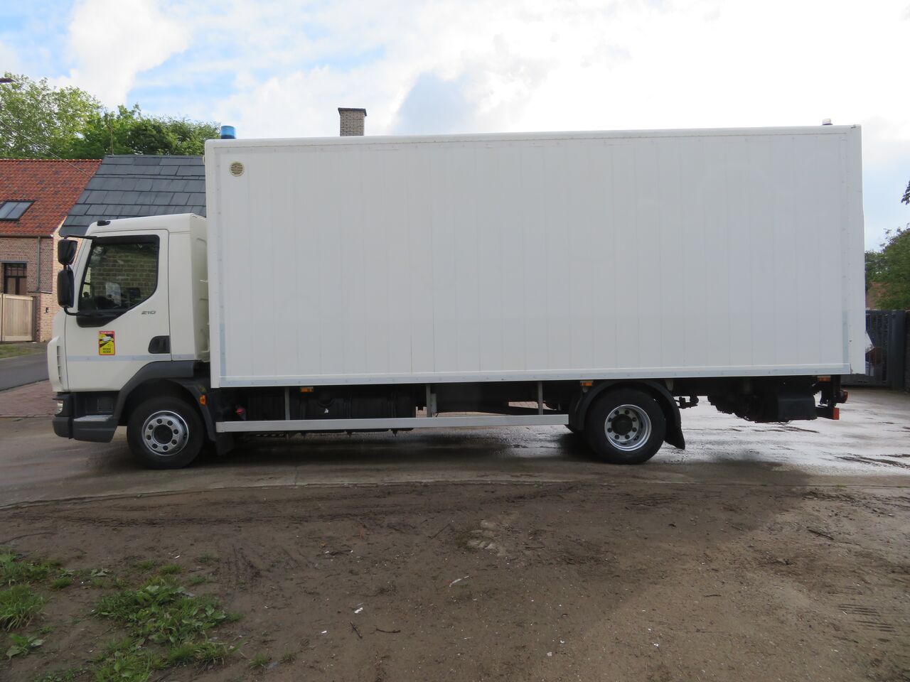 DAF LF210FA - Грузовик с закрытым кузовом: фото 4 DAF LF210FA - Грузовик с закрытым кузовом: фото 4