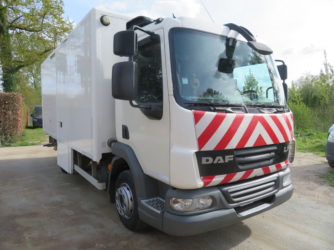 DAF LF45 - Грузовик с закрытым кузовом: фото 1 DAF LF45 - Грузовик с закрытым кузовом: фото 1