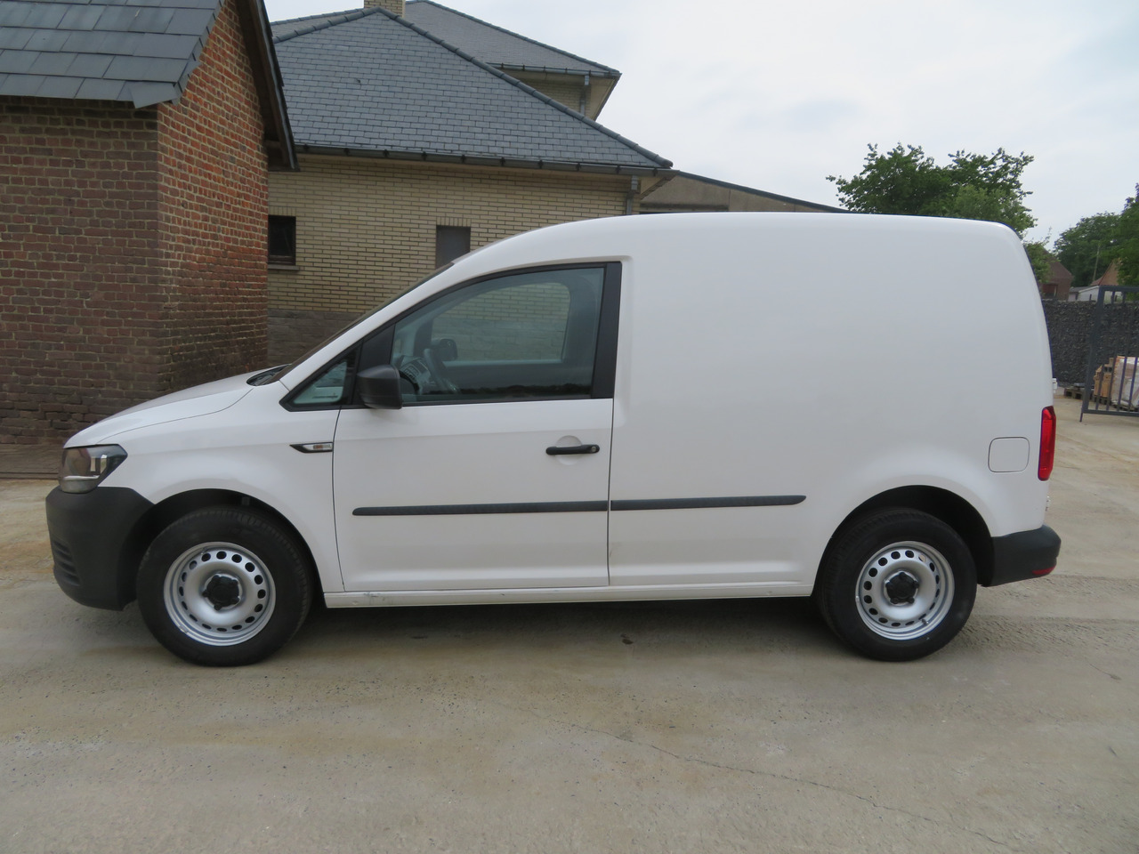 VOLKSWAGEN Caddy 2.0 TDi - Легковой фургон: фото 4 VOLKSWAGEN Caddy 2.0 TDi - Легковой фургон: фото 4