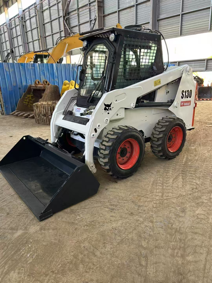 BOBCAT Skid Steer Loader S130 - Мини-погрузчик с бортовым поворотом: фото 2 BOBCAT Skid Steer Loader S130 - Мини-погрузчик с бортовым поворотом: фото 2