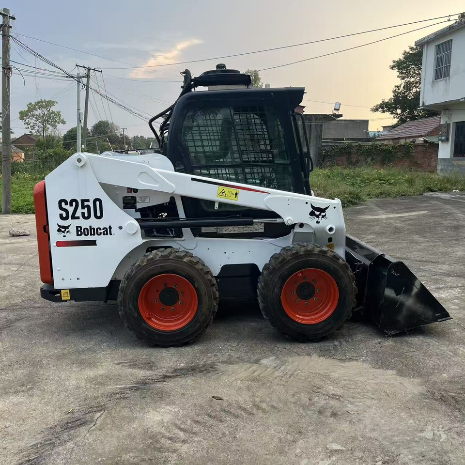 BOBCAT Skid Steer Loader S250 New Condition Hours True - Мини-погрузчик с бортовым поворотом: фото 2 BOBCAT Skid Steer Loader S250 New Condition Hours True - Мини-погрузчик с бортовым поворотом: фото 2
